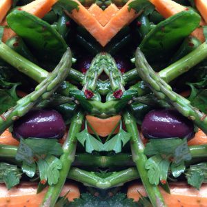Collages met zoete aardappel, mini asperges en olijven