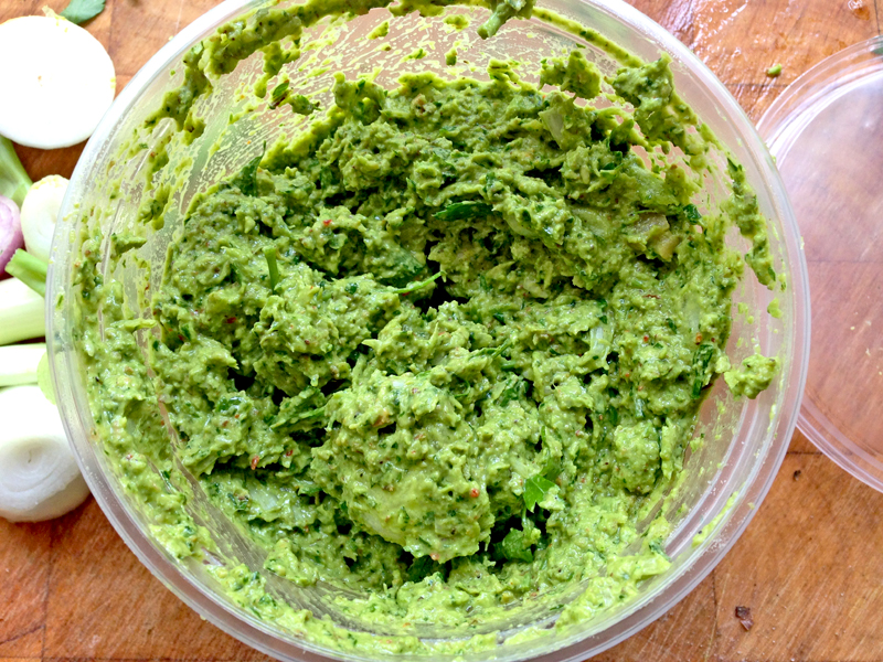 Pittige 4 uien pesto, puur en als een dressing