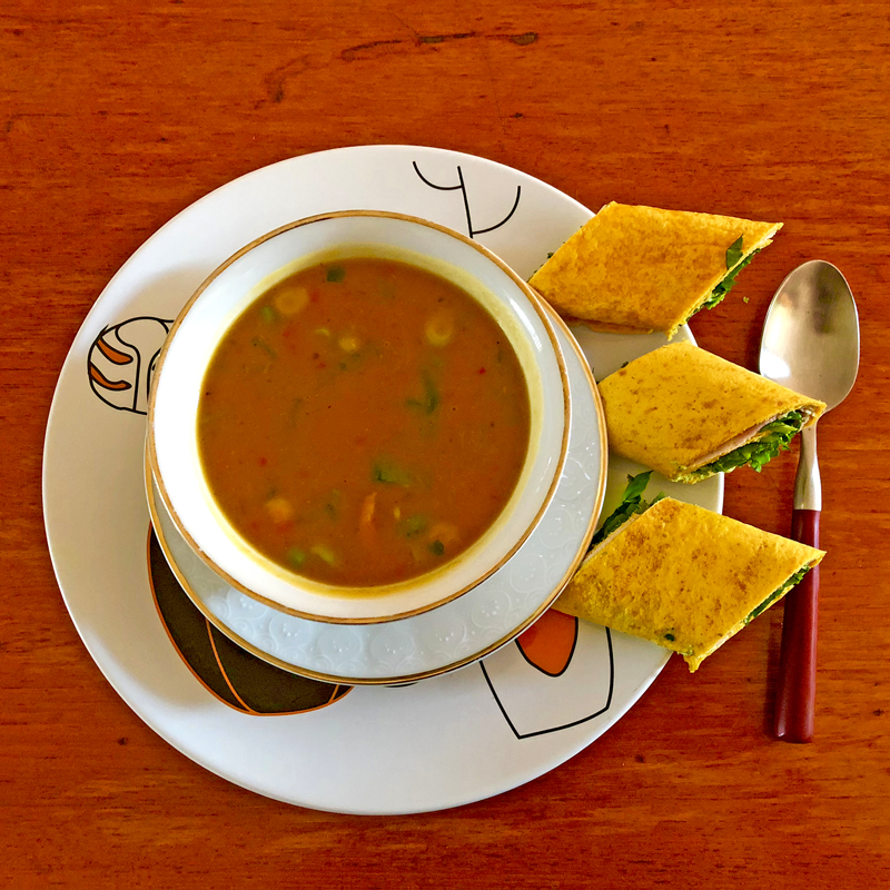 Met 7 herfstgroenten maak je deze soep en erbij een gevulde wortel tortilla