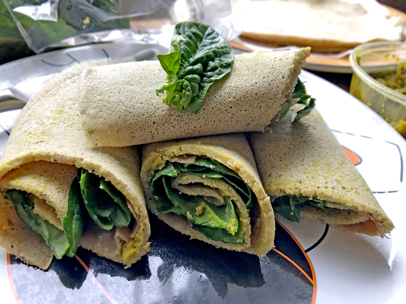 Boekweit wrap met tapenade, rauwe ham en spinazie