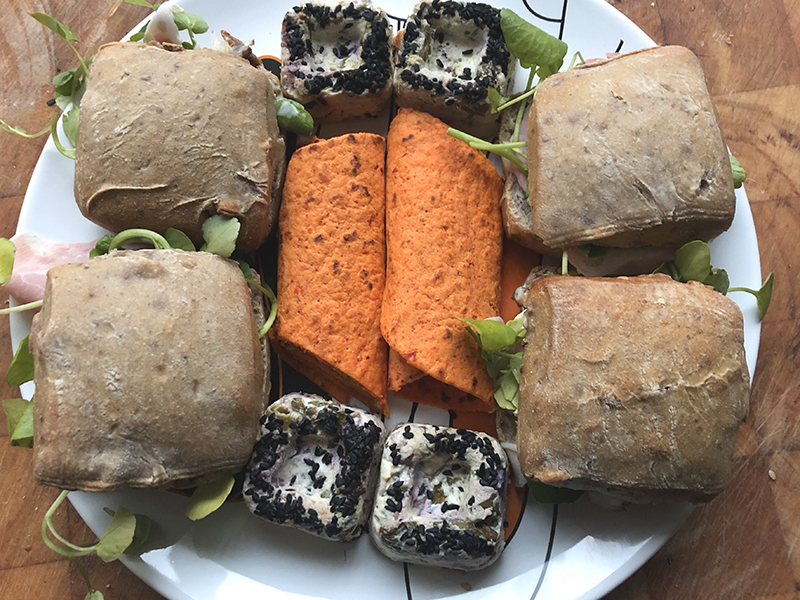 Nieuwsjaarslunch, borrelhapjes bij een glas Sekt