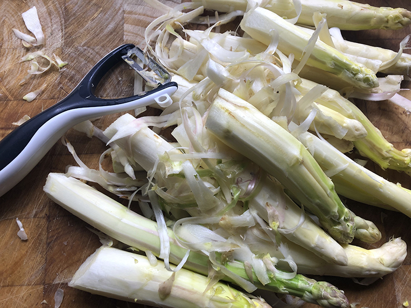 Asperge soep met room en daslook