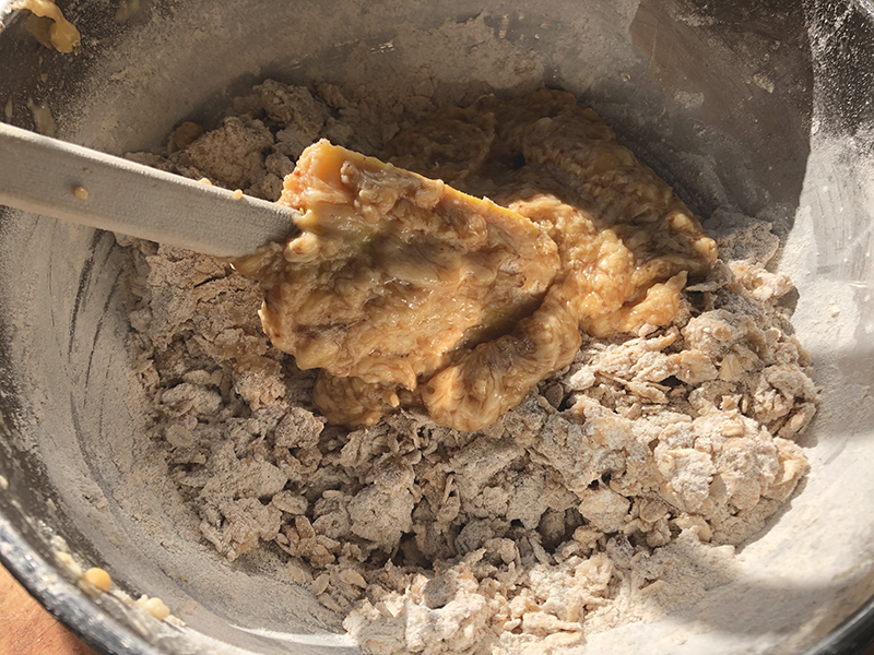 Bananenbrood met pecannoten, boekweit en havervlokken