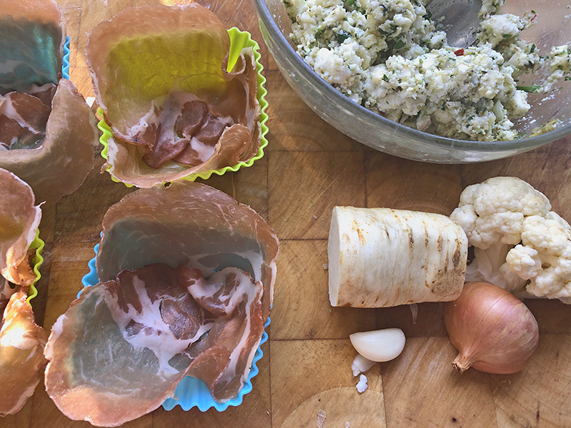 Ricotta met een pesto, pastinaak en bloemkool verpakt