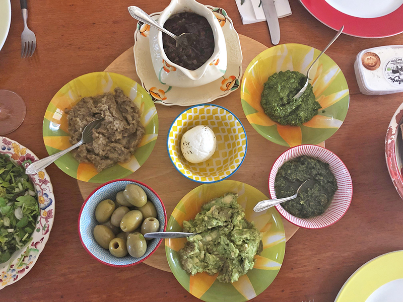 Vele schaaltjes en smaken geven een kleurrijke Mezze 1