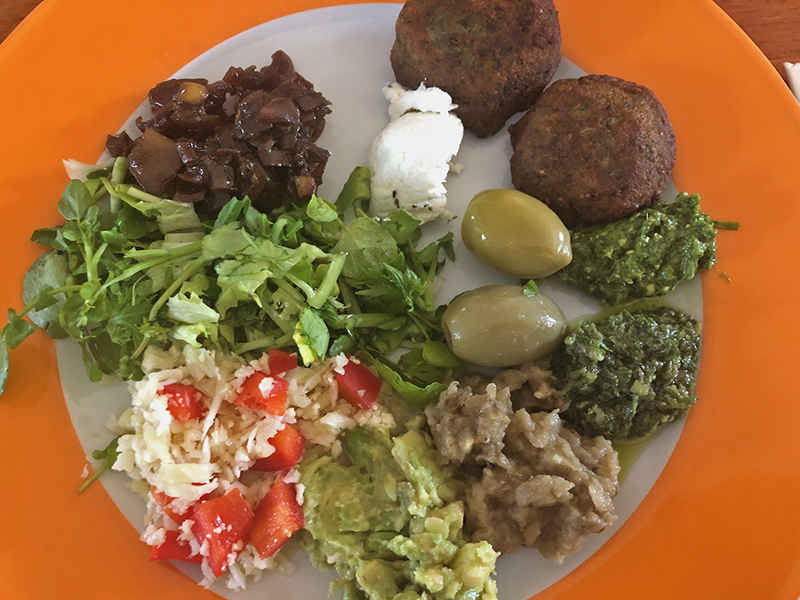 Vele schaaltjes en smaken geven een kleurrijke Mezze 3