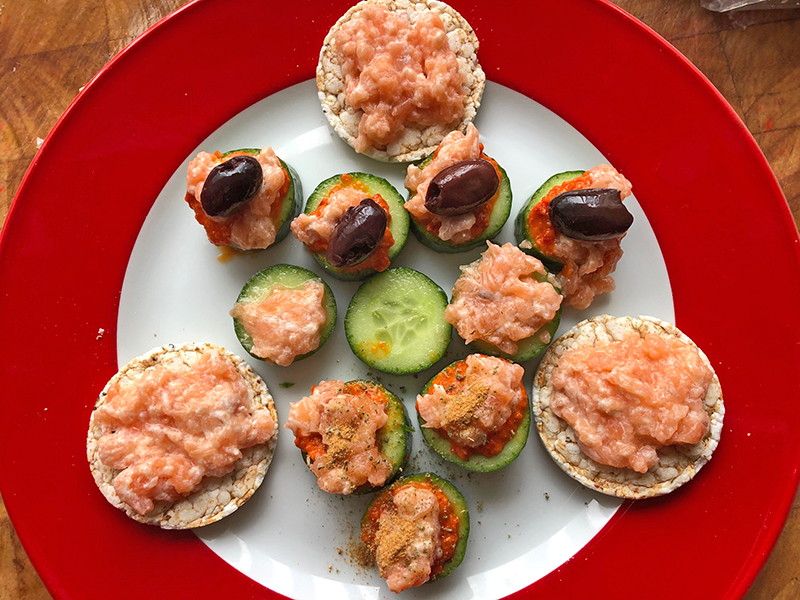 Verse zalm gepureerd met crème fraiche als basis borrelhapje