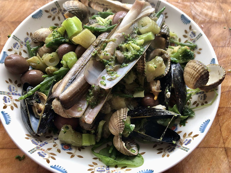 Zeevruchten mix met veel groenten en kruiden