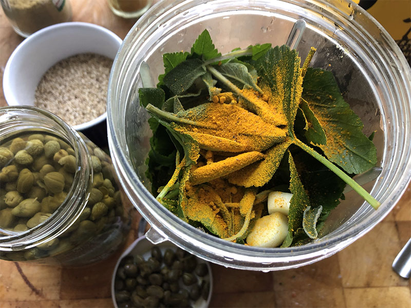 Zevenblad pesto door gestoomde broccoli