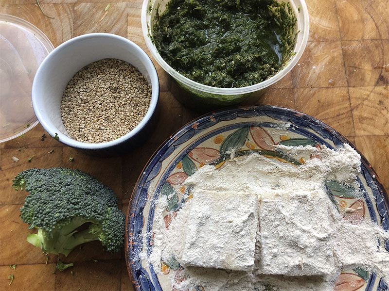 Zevenblad pesto door gestoomde broccoli