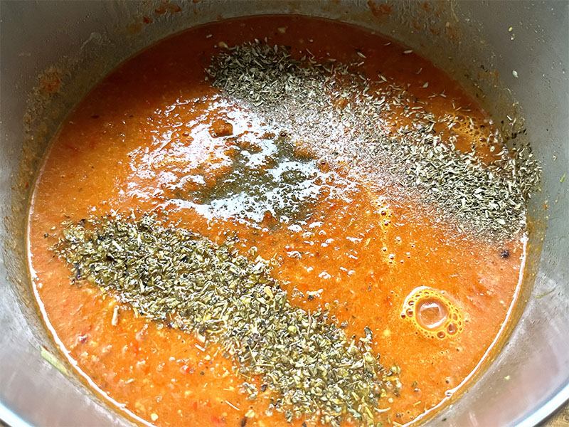 Soep van 1 kilo paprika’s en een ingedikte saus